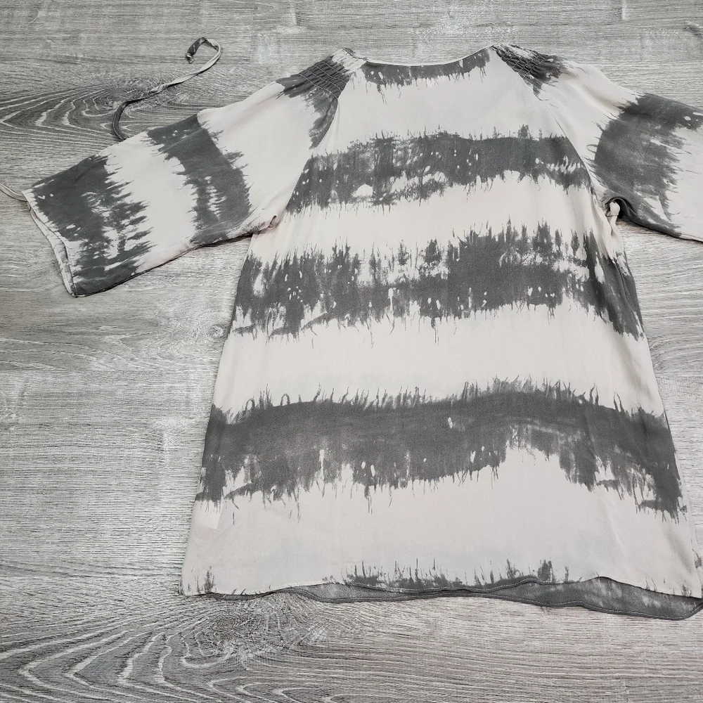 PARKER Silk Beige Green Short Sleeve Top Keyhole Blouse Size Large - Picture 10 of 12